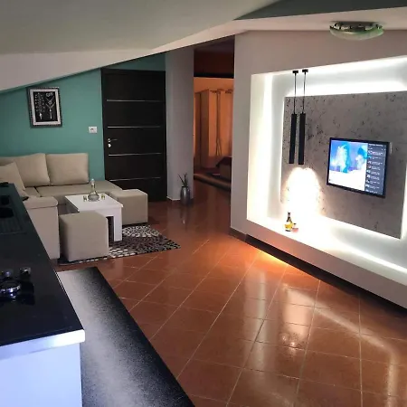 Apartment Ceni *